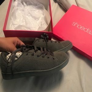 Shoe dazzle sneakers